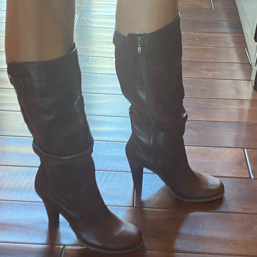 Brown Guess leather boots size 10.  Never worn. $50.  Condition: new.